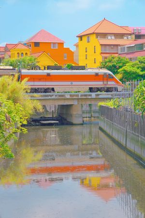 ▲攝影師徐世超拍攝火車與彩虹屋美景。（圖／攝影大師徐世超提供）