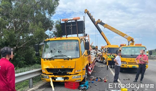 ▲國道3號嚴重車禍，聯結車撞緩撞車釀1死1命危。（圖／記者蔡文淵翻攝，下同）