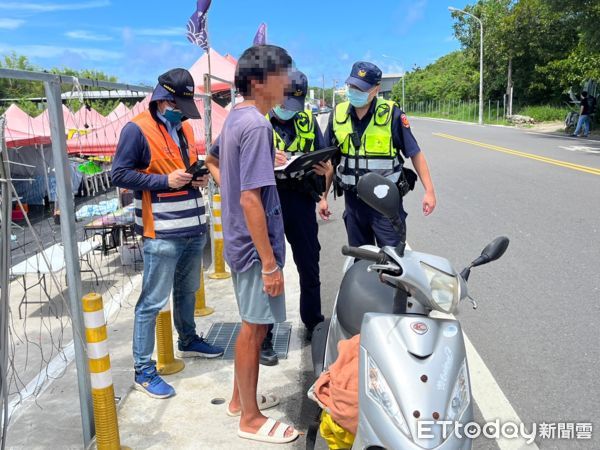 ▲屏東監理站會同東港警方小琉球取締交通違規             。（圖／記者陳崑福翻攝）