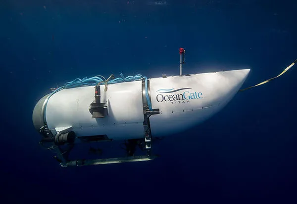 ▲▼載有5人的鐵達尼號小型觀光潛艇「泰坦」（Titan）於19日在大西洋水下失蹤。（圖／翻攝自OceanGate Expeditions官網與臉書）