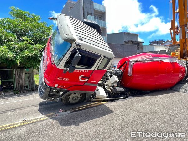 ▲▼台南安平天坑。（圖／記者林悅翻攝）