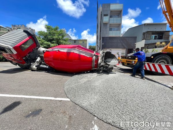 ▲▼台南安平天坑。（圖／記者林悅翻攝）