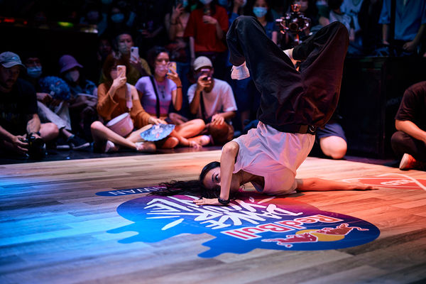 ▲Dance Your Style台灣大賽，世界冠軍Kyoka與創作才子ØZI合舞力挺。（圖／Red Bull提供）