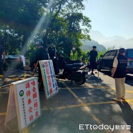 ▲里港警配合相關單位取締改裝車輛           。（圖／記者陳崑福翻攝）