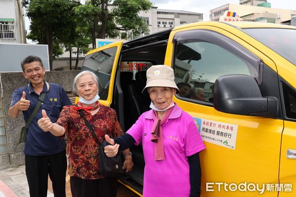 ▲南投縣敬老愛心卡搭乘計程車擴大服務，長輩刷卡搭車更方便。（圖／南投縣政府提供，下同）