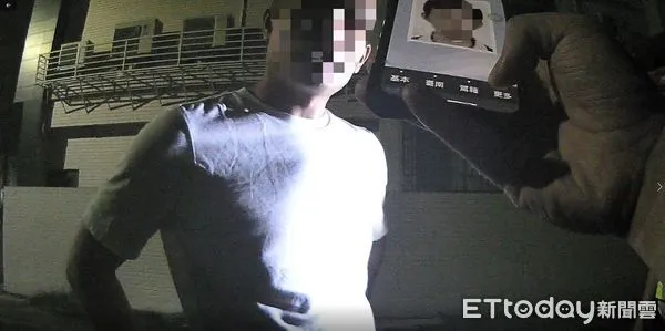 ▲台南侯姓男子背信通緝逃亡13年，卻在電子遊藝場草叢因形跡可疑遭員警攔查身分曝光。（圖／記者林悅翻攝，下同）