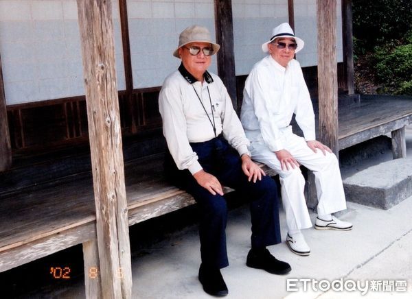 ▲2002年夏天，林省三與張榮發赴日同遊合影。（圖／時報出版提供）