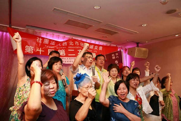 柯文哲23日出席台灣婦女會午宴。（圖／柯文哲辦公室提供）