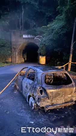 ▲▼             南投縣魚池鄉日月潭今(22)日凌晨發生火燒車。（圖／記者高堂堯翻攝）