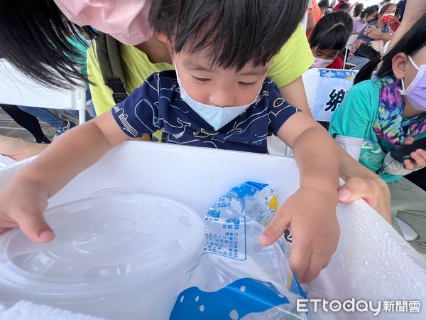 ▲▼    水上鄉千人炒冰超消暑 。（圖／記者翁伊森攝）