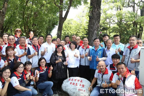 ▲▼  黃敏惠市長感謝南區扶輪社認養道路 打造石斛蘭景觀步道 美化「嘉」園！  。（圖／嘉義市政府提供）