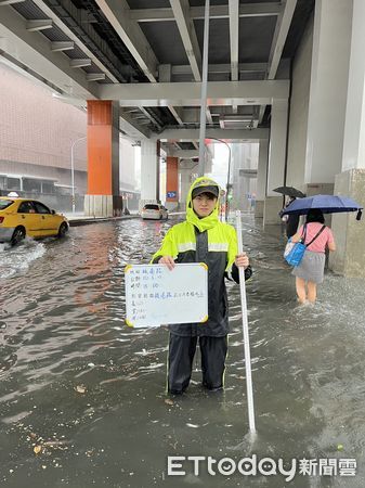 ▲▼        中和大淹水     。（圖／記者陸運陞翻攝）