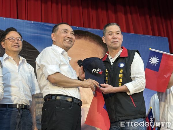 ▲▼   侯友宜赴桃園與市民見面      。（圖／記者崔至雲攝）