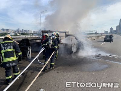 快訊／台74線3車連撞釀火燒車　1男上半身15%2度燒傷送醫搶救