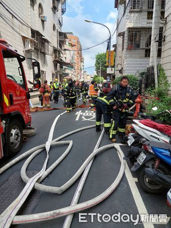 ▲新北樹林一處民宅發生火警，屋主受傷送醫。（圖／記者陸運陞翻攝）