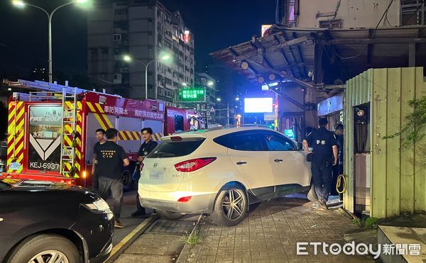 ▲陳男不滿愛犬遭對方飼養黑狗咬死，事後駕車衝撞檳榔攤並打傷黑狗飼主。（圖／記者張君豪翻攝）