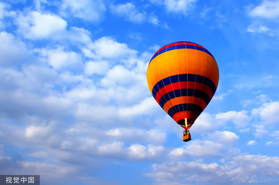 日本熱氣球「遇妖風」急墜！吊籃失衡翻覆　3遊客受傷送醫