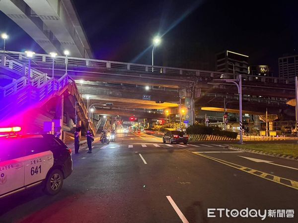 ▲▼新北市三重區一部民間拖吊車撞死行人             。（圖／記者陳以昇翻攝）