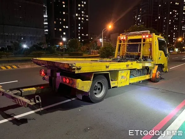 ▲▼新北市三重區一部民間拖吊車撞死行人             。（圖／記者陳以昇翻攝）