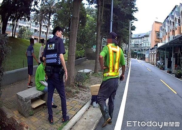 ▲卻因女友喝酒發生爭吵引警關切，意外查獲他的通緝身份。（圖／大園警分局提供）