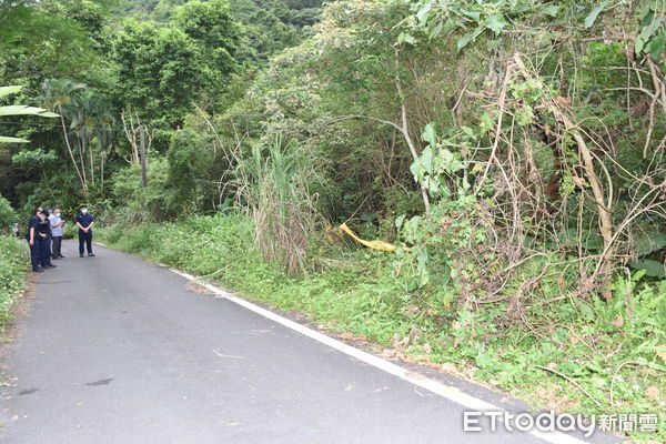 ▲▼警方公布冬山鄉山區產業道路草叢中的男屍衣物等特徵，以查清死者身分。（圖／記者游芳男翻攝，下同）