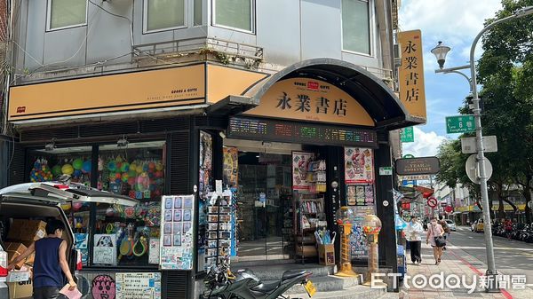 ▲▼大安區「永業書店」提供學生族群各種文具、玩具用品，被稱為「小學生天堂」。（圖／記者賴志昶攝）