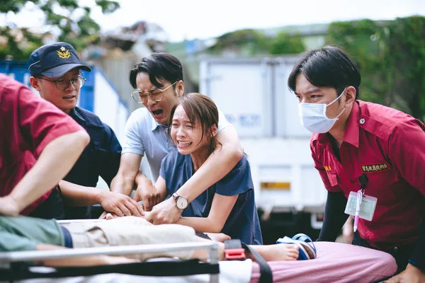 ▲▼《最佳利益3》張書偉飾演從小遭父親家暴、母親袖手旁觀產生悲劇的延續 失去兒子後崩潰痛哭             。（圖／群之噰傳播股份有限公司提供）