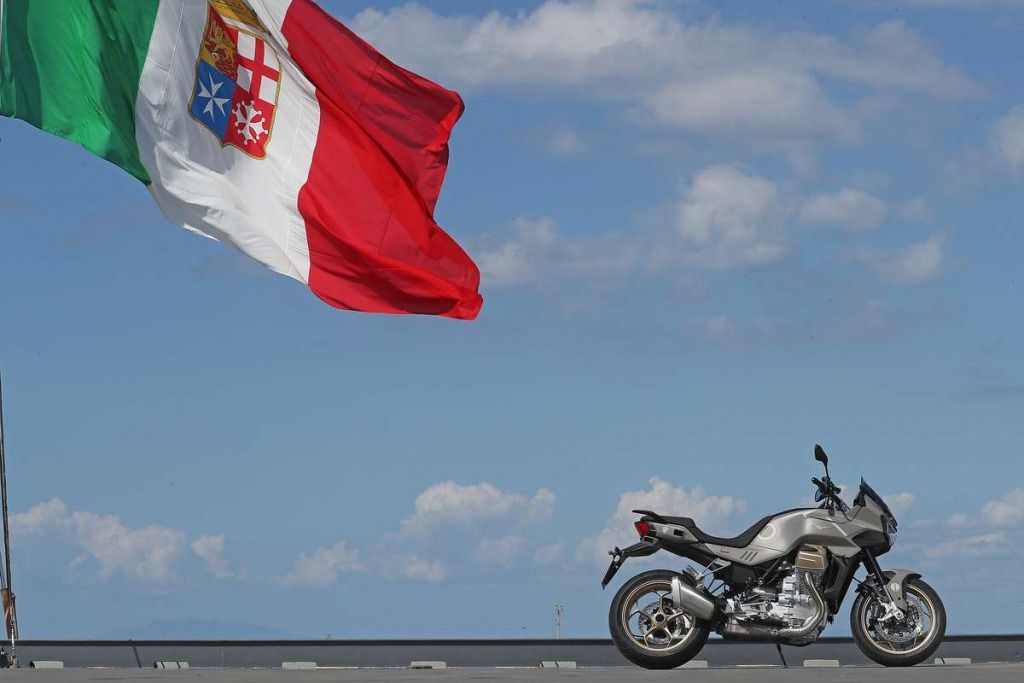 Moto Guzzi推出限量版V100 Mandello Aviazione Navale，致敬意大利海軍航空隊
