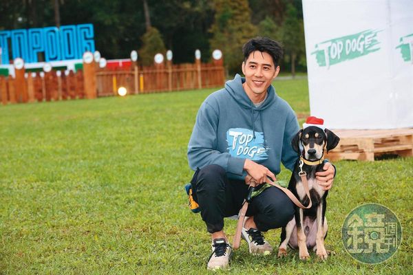 胡宇威因為參與三立寵物實境節目《TOP DOG回家》對狗狗投注感情。