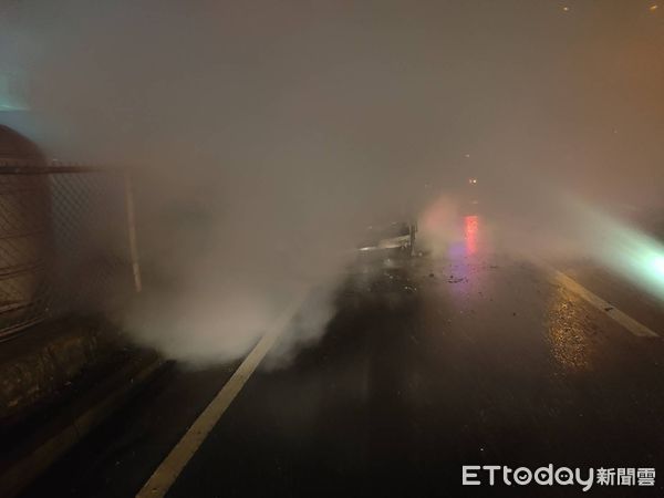 ▲▼台中大雅交流道運菜車火燒車。（圖／台中市消防局）