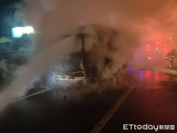 ▲▼台中大雅交流道運菜車火燒車。（圖／台中市消防局）