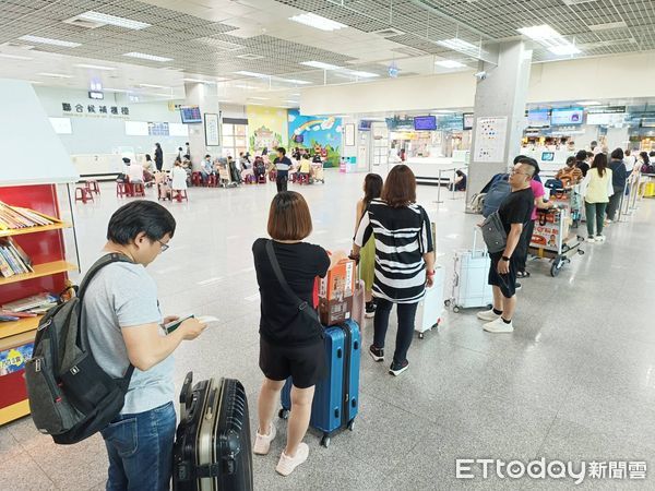 ▲▼      等不到補位，旅客滯留金門，崩潰抗議       。（圖／記者林名揚翻攝）