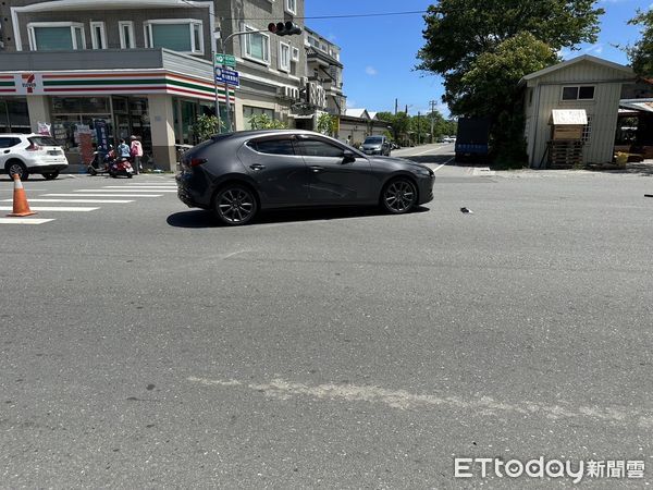 ▲▼台東轎車撞入民宅。（圖／記者楊漢聲翻攝）