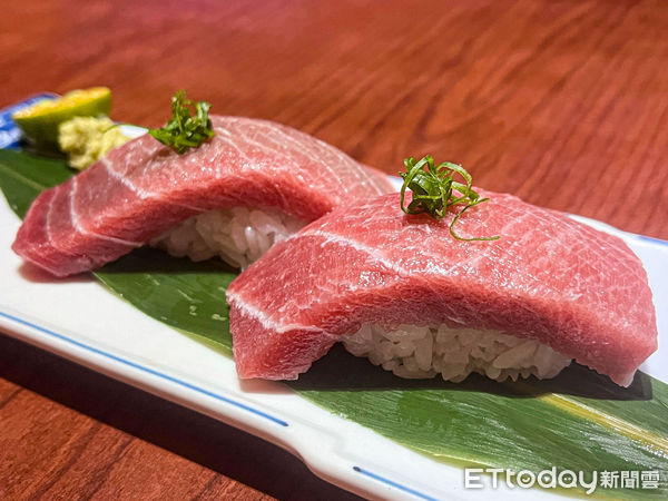 ▲「狗一下居酒食堂」看中夏日餐飲商機，將時下話題最夯的「東港黑鮪魚」和日本人夏日必吃的「烤鰻魚串」納入菜單。（圖／馬辣提供）