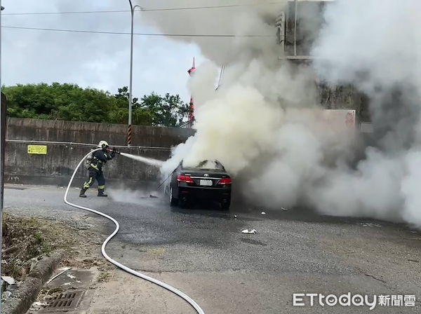 ▲▼苗栗火燒車。（圖／記者蔡文淵翻攝）