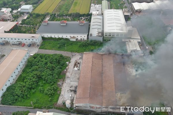 快訊／台中工廠清晨火警。（圖／記者鄧木卿翻攝）