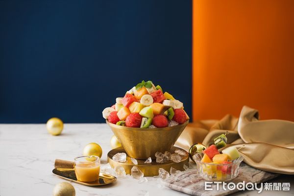 ▲享鴨特製沁涼水果冰，多種新鮮當令水果，堆疊盛夏繽紛甜蜜。（圖／王品提供）