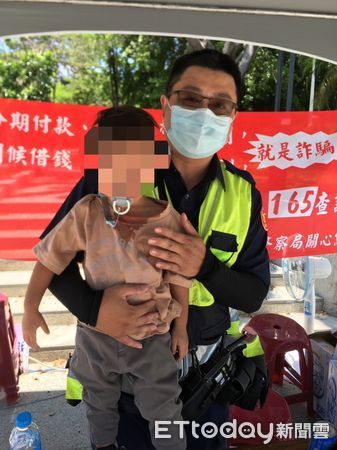 ▲▼ 粗心爸愛河逛市集...回頭驚「兒子不見了」　2歲童走失路邊爆哭。（圖／記者賴文萱翻攝）