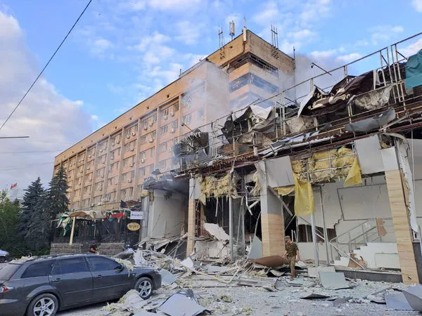 ▲▼克拉馬托爾斯克餐廳被炸毀。（圖／路透社）