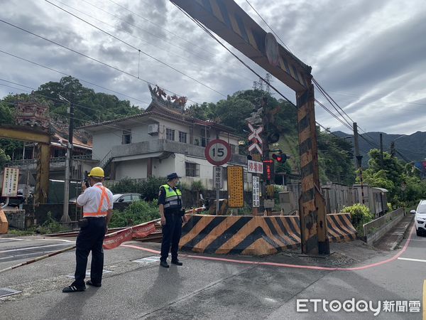 ▲▼台鐵自強號             。（圖／記者郭世賢翻攝）