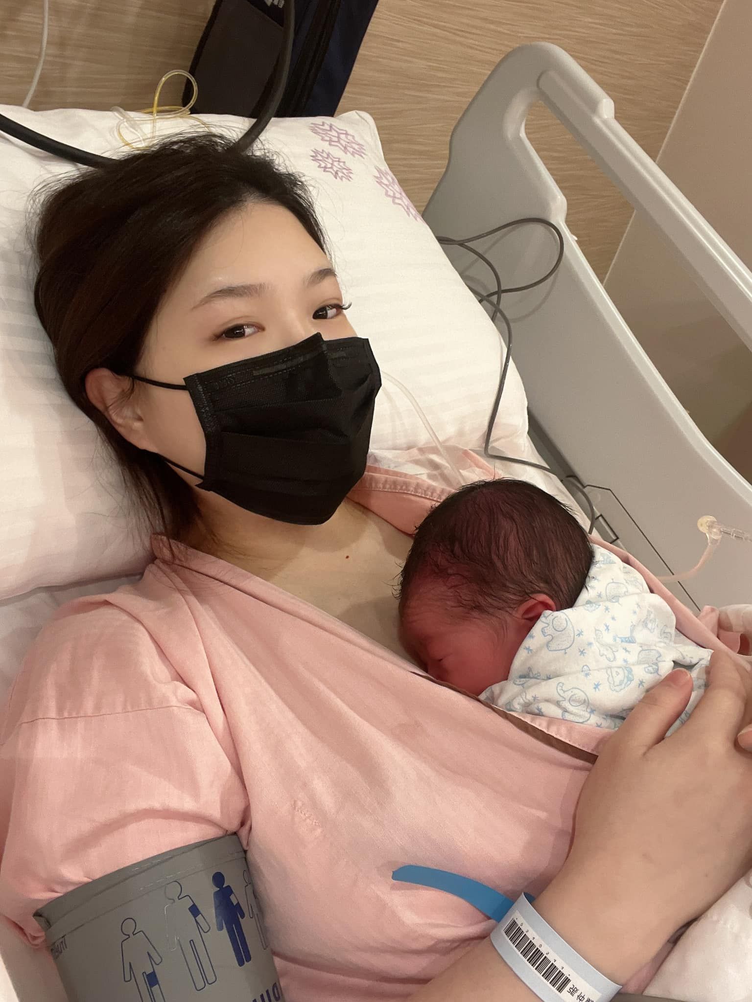 ▲張雁名老婆生了。（圖／翻攝自Facebook／張雁名）