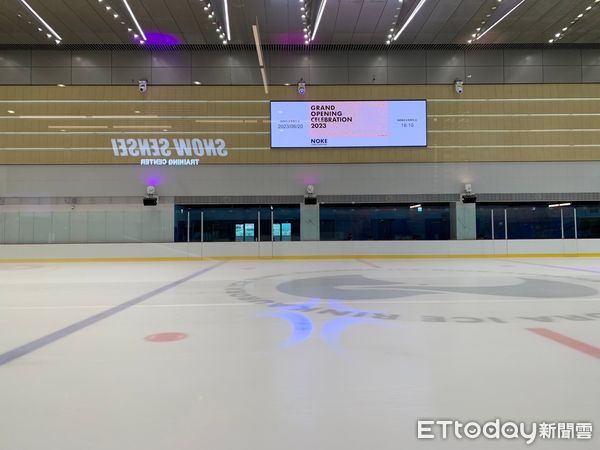 ▲忠泰樂生活「極光冰場 AURORA ICE RINK」。（圖／記者彭懷玉攝）