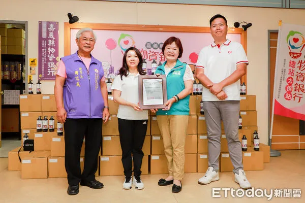 ▲▼    伊絲碧媞公司捐贈嘉義縣物資銀行4千瓶盥洗用品 。（圖／嘉義縣政府提供）