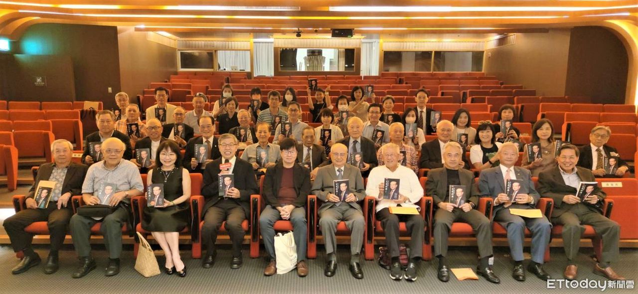 林省三為兩岸直航率先留下歷史紀錄 新書發表會長榮老將雲集 ETtoday財經雲 ETtoday新聞雲