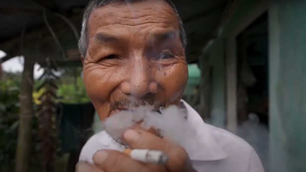 ▲▼越南80歲老人泰玉長達數十年沒有睡過覺。（圖／翻攝自YouTube／Drew Binsky）