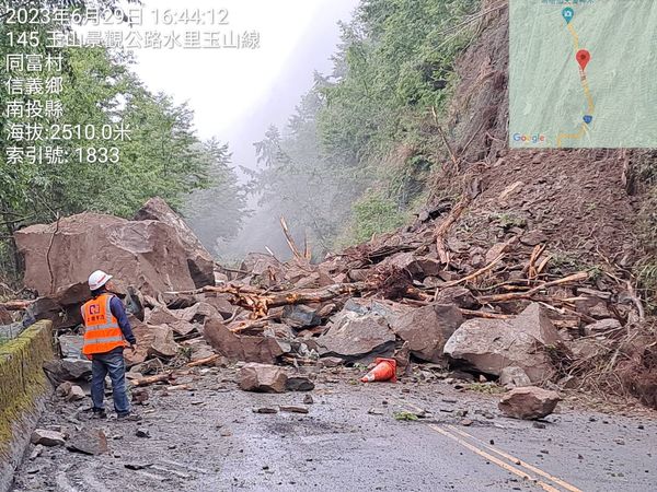 ▲▼      台21線141+500K處落石坍方交通雙向阻斷       。（圖／翻攝玉山國家公園臉書）