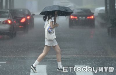 卡努「從頭頂過」連一周甩雨　有颱風假？氣象局：連海警機率都低