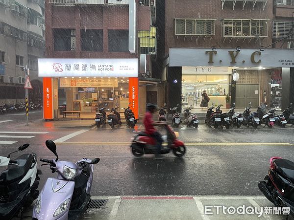 ▲▼大雷雨,下雨,雨天。（圖／記者李宜秦攝）