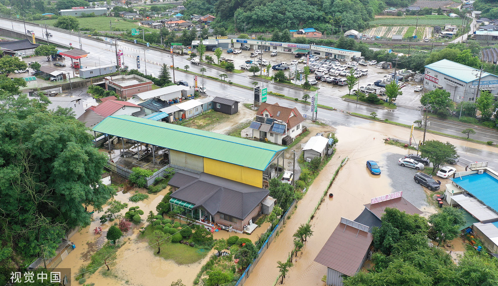 ▲▼南韓慶尚北道榮州市上望洞30日遭洪水淹沒。（圖／CFP）