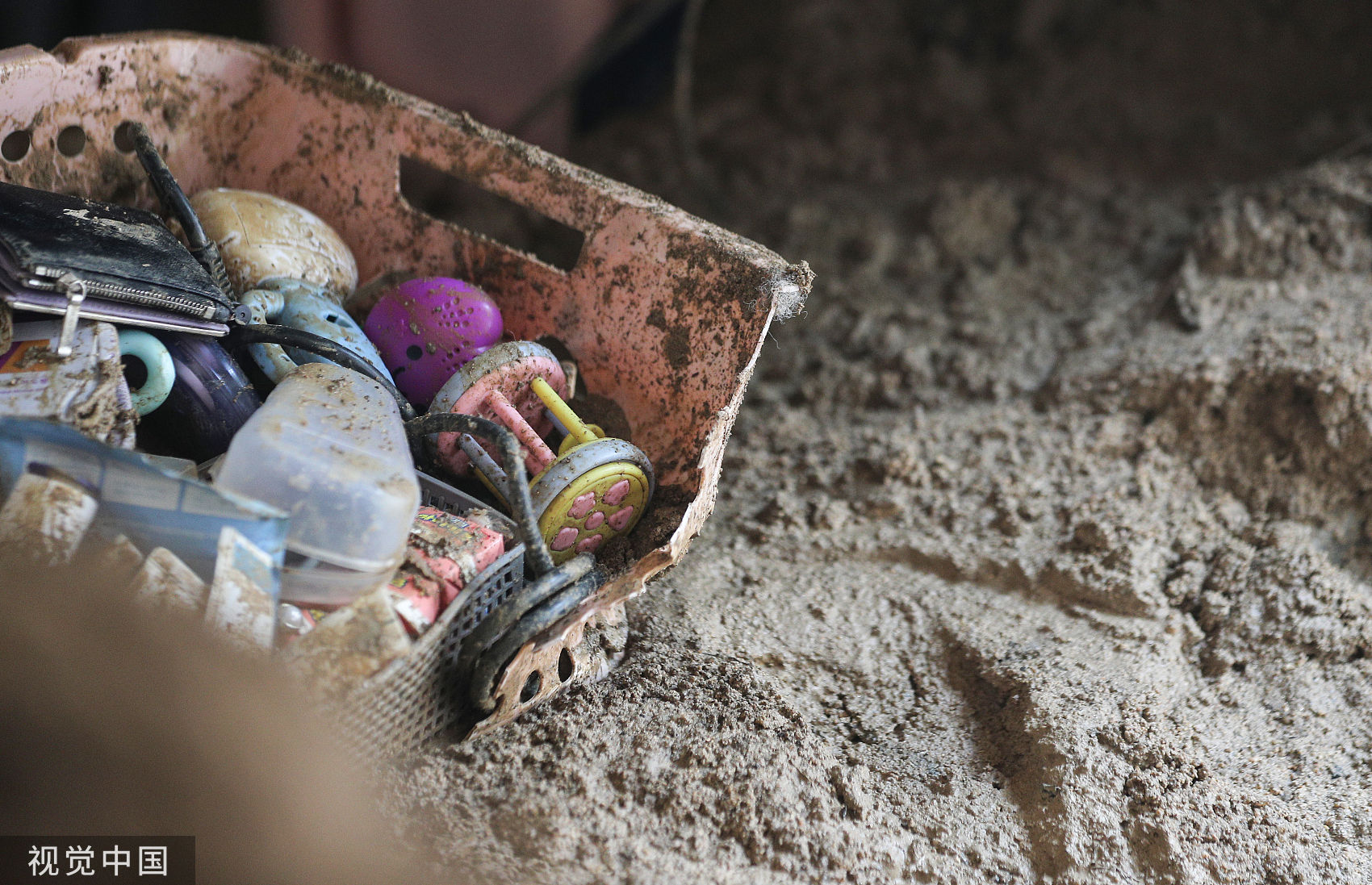 ▲▼慶尚北道榮州市上望洞一棟住宅慘遭土石流淹沒，14個月大女嬰死亡，留下生前用過的玩具。（圖／CFP）